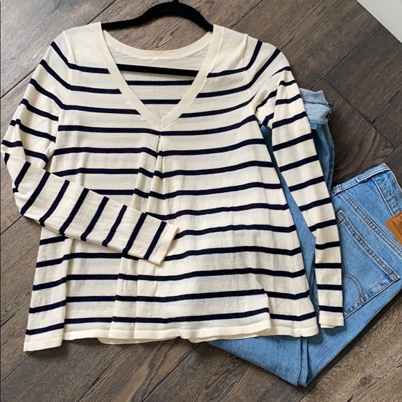 Club Monaco 100% Wool Ling Sleeve Sweater - Picture 2 of 5